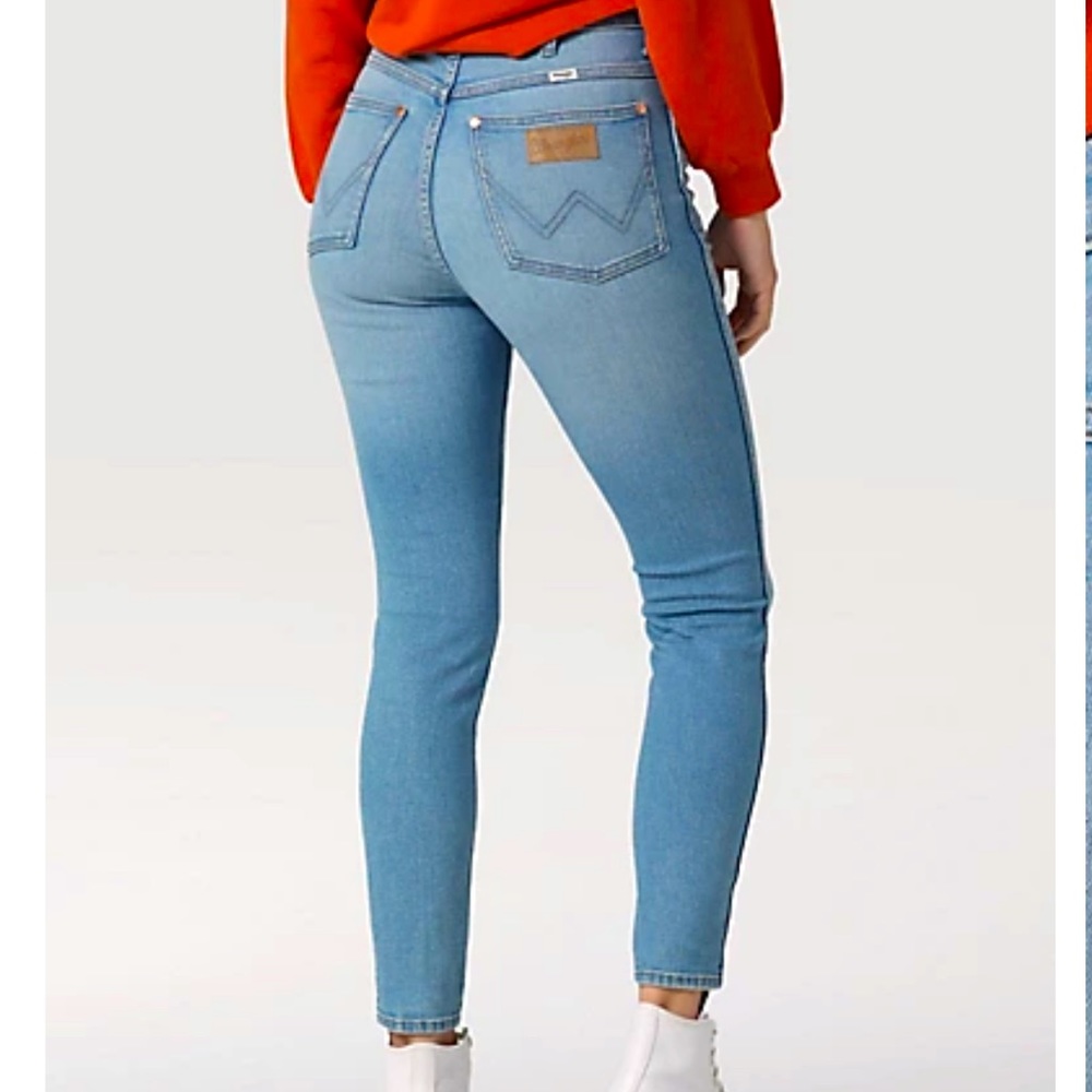 NWT Wrangler High Rise Skinny Jeans